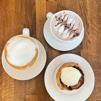 Fremont Coffee - Hot cocoa, cappuccino, and cinnamon roll - Coffee & Tea Near Me - Seattle, Washington Fremont Coffee - Hot cocoa, cappuccino, and cinnamon roll - Coffee & Tea Near Me - Seattle, Washington