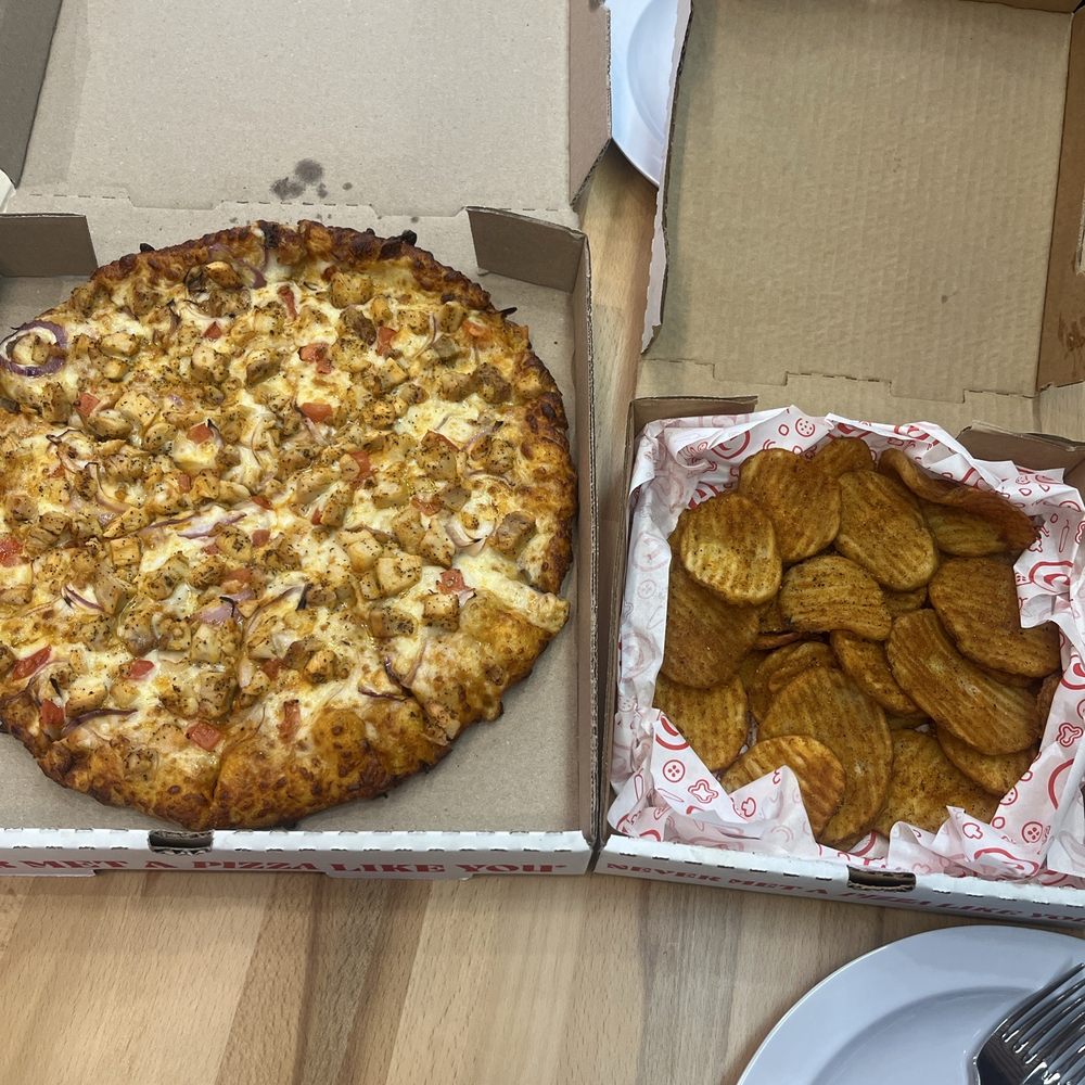 Curry Pizza House Hayward - Butter GARLIC CHICKEN SUPREME PIZZA Masala chips - Pizza Near Me - Hayward, California Curry Pizza House Hayward - Butter GARLIC CHICKEN SUPREME PIZZA Masala chips - Pizza Near Me - Hayward, California