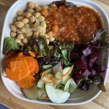 Ruta's Fresh Indian Fare - Seasoned chickpeas, tomato masala, turmeric carrots and beets - Indian Near Me - Milwaukee, Wisconsin Ruta's Fresh Indian Fare - Seasoned chickpeas, tomato masala, turmeric carrots and beets - Indian Near Me - Milwaukee, Wisconsin
