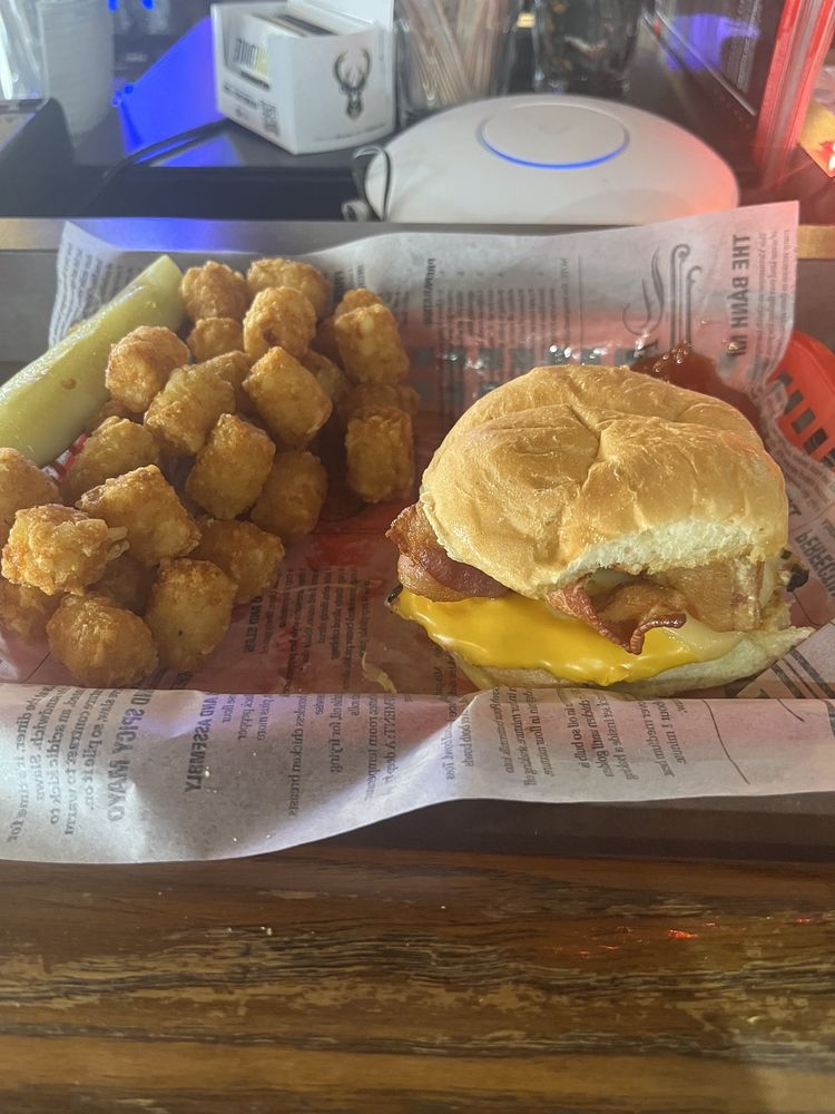 D2 SPORTS PUB Updated October 2024 22 Photos & 58 Reviews 2571