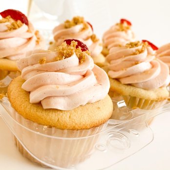 Sim's Desserts - cupcakes with frosting and strawberries - Cupcakes Near Me Sim's Desserts - cupcakes with frosting and strawberries - Cupcakes Near Me
