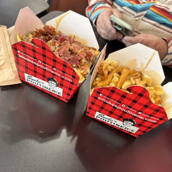 Smoke's Poutinerie - Fast Food Near Me - Niagara Falls, Ontario
