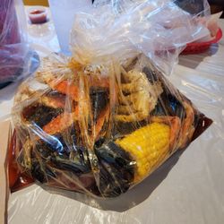 Crackin' Crab Seafood Boil - COMBO #2 SNOW CRAB, BLACK MUSSELS, SHRIMP, SCALLOPS.