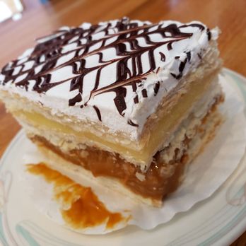 Amor Em Pedacos Bakery - Mil folhas - pastry with vanilla custard and doce de leite - Bakeries Near Me - Orlando, Florida