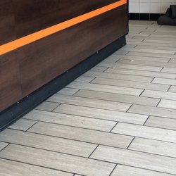 Little Caesars Pizza - Dirty floors in the front