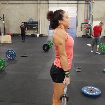 CrossFit Endzone - Coach Dani at weightlifting class - Interval Training Gyms Near Me - Concord, California