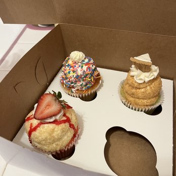 DB Dessert Company - Strawberry Crunch Cupcake, Vanilla Funfetti Cupcake, Key Lime Pie Cupcake - Desserts Near Me - Portland, Oregon DB Dessert Company - Strawberry Crunch Cupcake, Vanilla Funfetti Cupcake, Key Lime Pie Cupcake - Desserts Near Me - Portland, Oregon