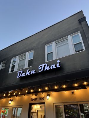 Bahn Thai by null