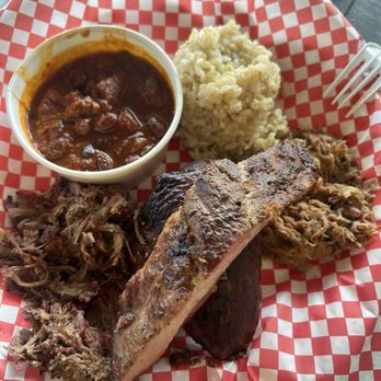 Chicken In A Barrel BBQ-Kapaa - Sampler plate - Barbeque Near Me - Kapaa, Hawaii