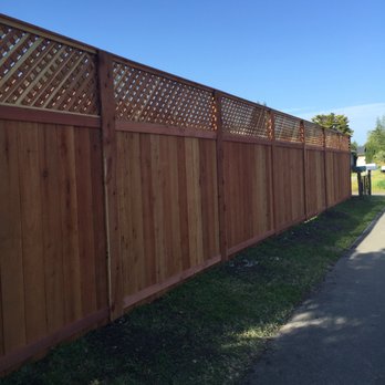 Wilson Construction - a wooden fence with lattices - General Contractors Near Me - Encinitas, California Wilson Construction - a wooden fence with lattices - General Contractors Near Me - Encinitas, California