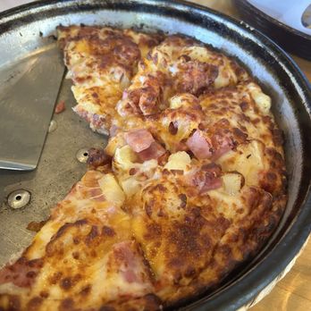 Zukey Lake Tavern - Hawaiian pizza - Bars Near Me - Pinckney, Michigan Zukey Lake Tavern - Hawaiian pizza - Bars Near Me - Pinckney, Michigan