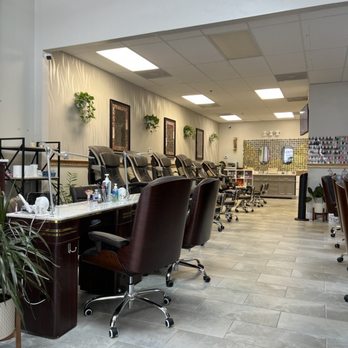 Golden Nails & Spa - They also have a drying station for both hands and feet (to the left of this photo). - Nail Salons Near Me - Lutz, Florida Golden Nails & Spa - They also have a drying station for both hands and feet (to the left of this photo). - Nail Salons Near Me - Lutz, Florida