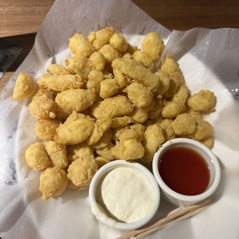 Yard House - Wisconsin Fried Cheese Curds - New American Near Me - Honolulu, Hawaii Yard House - Wisconsin Fried Cheese Curds - New American Near Me - Honolulu, Hawaii