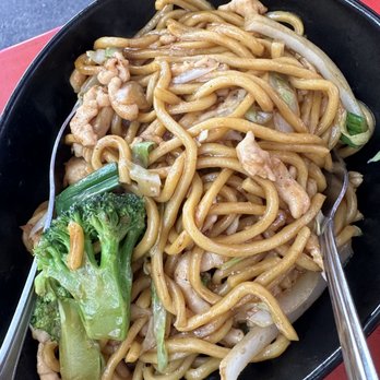 Han Dynasty - Chicken lo mein - Szechuan Near Me - New York, New York Han Dynasty - Chicken lo mein - Szechuan Near Me - New York, New York