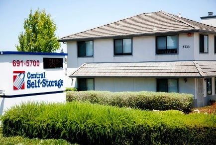 Public Storage by null