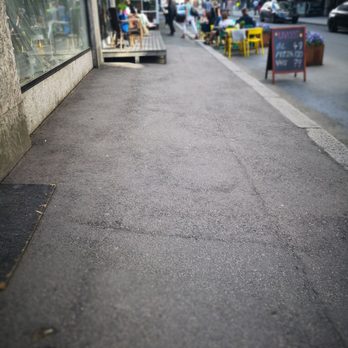 Uvisst - Fra gata. - Bars Near Me - Oslo, 03