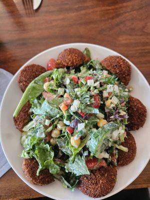 Yella on the Water by null