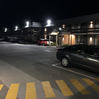 Quality Hotel Parklake Shepparton - I think I saw this parking lot in an episode of Law & Order SVU... donk donk - Hotels Near Me - Shepparton, VIC