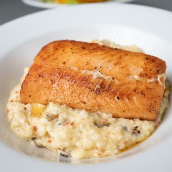 El Manjar Criollo - Salmón con Risotto - Latin American Near Me - Caguas, Puerto Rico