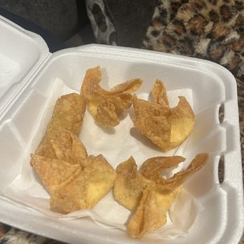 Han's Golden Dragon - Bellevue - 1 egg roll, and order of 4 rangoons - Chinese Near Me - Bellevue, Nebraska Han's Golden Dragon - Bellevue - 1 egg roll, and order of 4 rangoons - Chinese Near Me - Bellevue, Nebraska