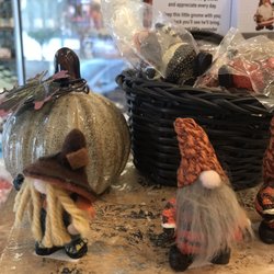 Mimi's Tea - Cute fall gnomes and delicious teas!