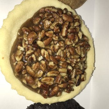 Crumbl - Novi - Bakeries Near Me - Novi, Michigan