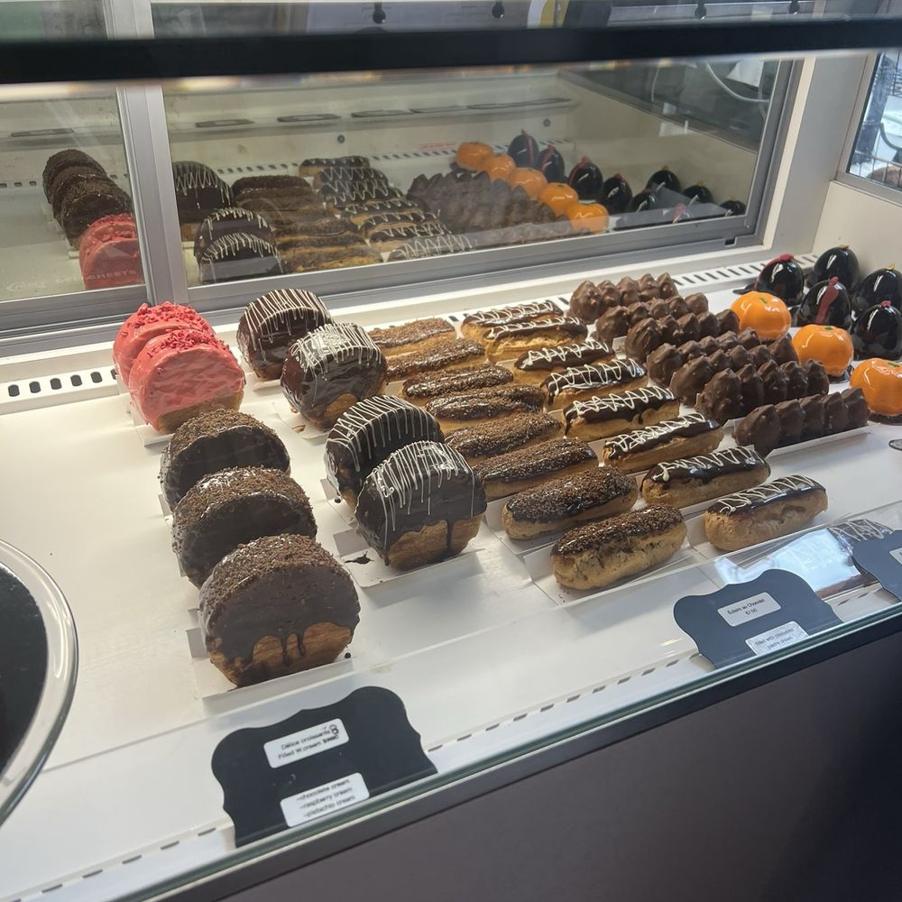Delice Macarons - Pastry counter - Macarons Near Me - New York, New York