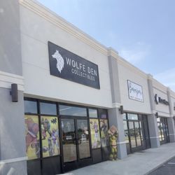 Wolfe Den Collectibles - Front of the store.  Just look for Michelangelo out front!