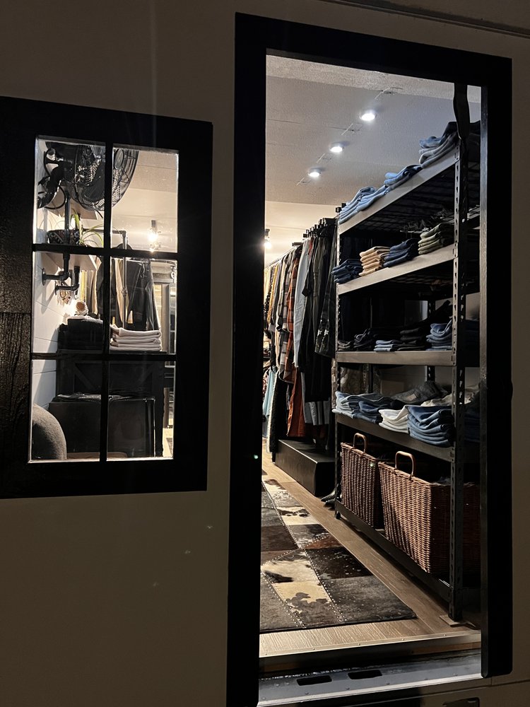 Design On Trend Logo