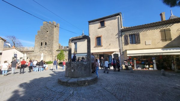 Château et remparts de la cité de Carcassonne by null