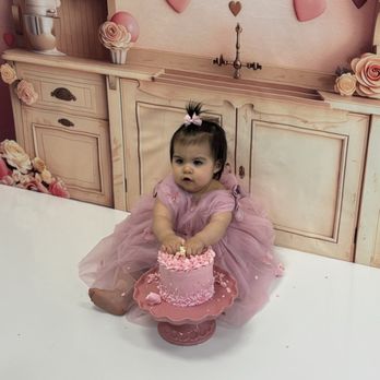 Emme Carlie Studios - Daughter cake smash - Event Photography Near Me - Sacramento, California Emme Carlie Studios - Daughter cake smash - Event Photography Near Me - Sacramento, California