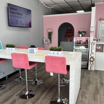 Fancy Cakes Boutique - Counter top bar seating - Custom Cakes Near Me - Lake Alfred, Florida Fancy Cakes Boutique - Counter top bar seating - Custom Cakes Near Me - Lake Alfred, Florida
