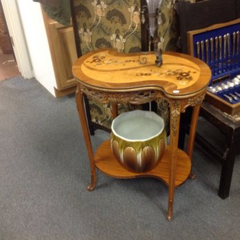 Antiques In Clyde - Beautiful inlay table-just in. - Antiques Near Me - Clyde, Ohio