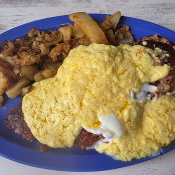Chez Vachon - Eggs benedict - Breakfast & Brunch Near Me - Manchester, New Hampshire Chez Vachon - Eggs benedict - Breakfast & Brunch Near Me - Manchester, New Hampshire