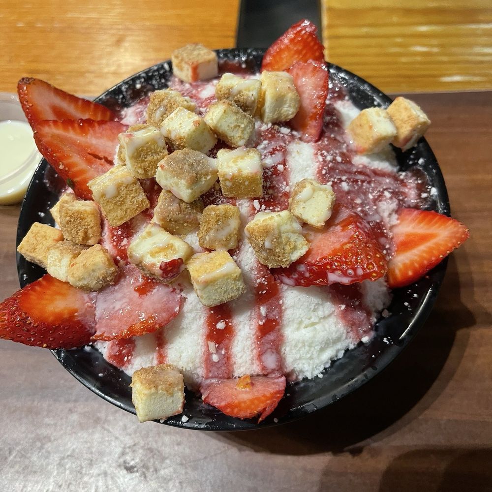 Sul & Beans - Strawberry cheese - Shaved Ice Near Me - San Diego, California Sul & Beans - Strawberry cheese - Shaved Ice Near Me - San Diego, California
