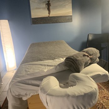 The Fixx Massage Therapy - Treatment room - Massage Therapy Near Me - Toronto, Ontario The Fixx Massage Therapy - Treatment room - Massage Therapy Near Me - Toronto, Ontario