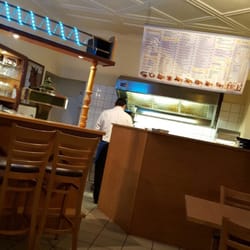 Samos Gyros Grill - Verkauf, Grill und Thekenbereich. Stand: Februar 2016.