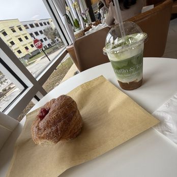 Cruffin & Tea - Raspberry Vanilla Cruffin & Banana Bread Matcha Latte - Desserts Near Me - Jacksonville, Florida