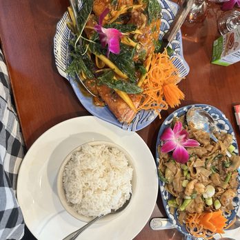 Thai Lotus - Thai Near Me - North Brunswick, New Jersey