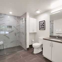 Advanstay - Spacious walk-in showers (select apartments)