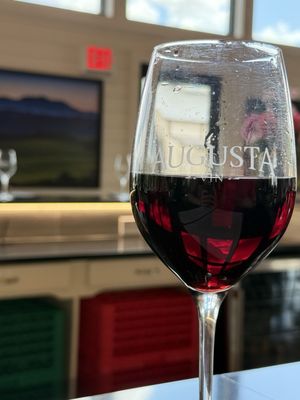 Augusta Vin by null