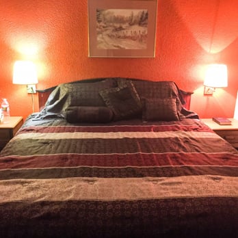 Rodeway Inn - Fancy pillows and spread for the king sized bed! - Hotels Near Me - Emporia, Kansas Rodeway Inn - Fancy pillows and spread for the king sized bed! - Hotels Near Me - Emporia, Kansas