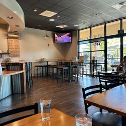 Pizzaleah - Interior dining