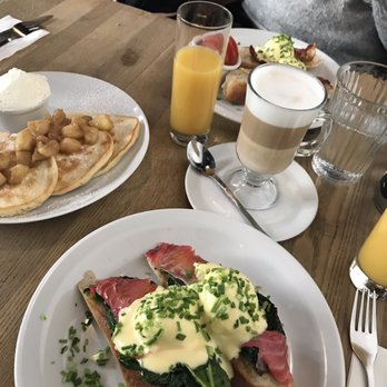 Alchemia od Kuchni - Eggs royale, latte macchiato, juice and the American pancakes - Polish Near Me - Kraków, Massachusetts Alchemia od Kuchni - Eggs royale, latte macchiato, juice and the American pancakes - Polish Near Me - Kraków, Massachusetts