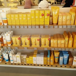 Zwitserse apotheek - Super veel keuze zonne produkten.