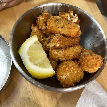 Grill House - Cheese curds $8 - American Near Me - Northbrook, Illinois