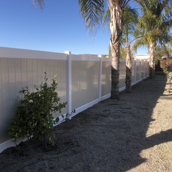 Casa Valenzuela Construction - 99 feet of beautiful vinyl fencing. That did a wonderful job. - General Contractors Near Me - Corona, California