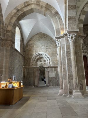 Basilique de Vézelay by null