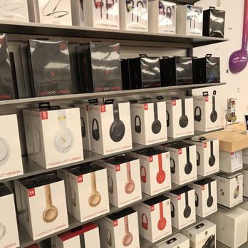 Apple - Computers Near Me - Toronto, Ontario