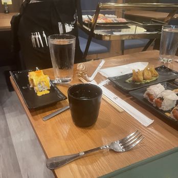 Sushi King - Table - Sushi Bars Near Me - Sterling, Virginia